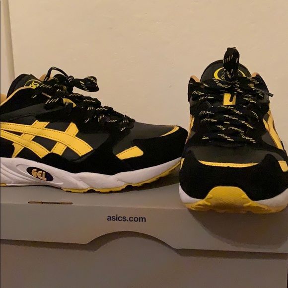 ASICS - Picture 2 of 2